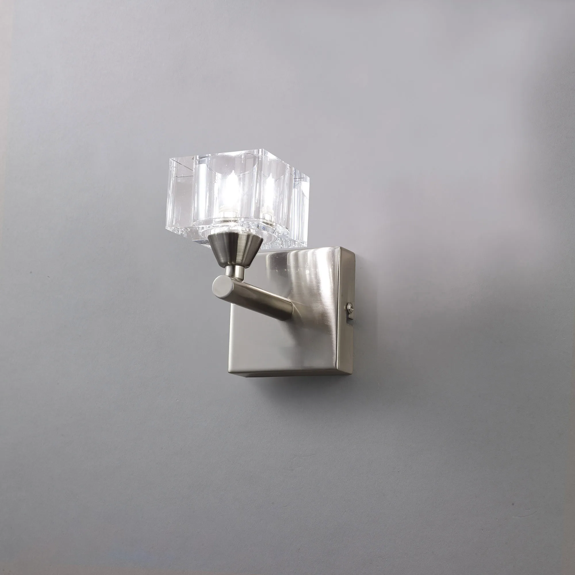 Cuadrax SN Wall Lights Mantra Armed Wall Lights Cuadrax SN Wall Lights Mantra Armed Wall Lights